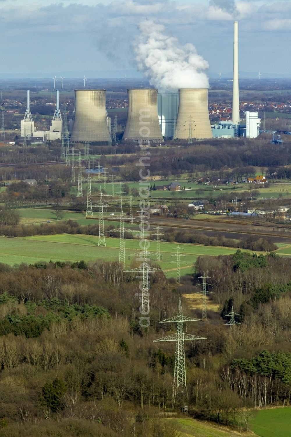 Werne OT Stockum from above - Power lines an overland route - high-voltage line in front of the coal power plant in the district of Stockum Gersteinwerk of Werne, North Rhine-Westphalia