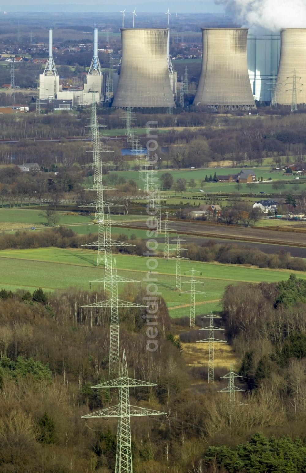 Aerial image Werne OT Stockum - Power lines an overland route - high-voltage line in front of the coal power plant in the district of Stockum Gersteinwerk of Werne, North Rhine-Westphalia