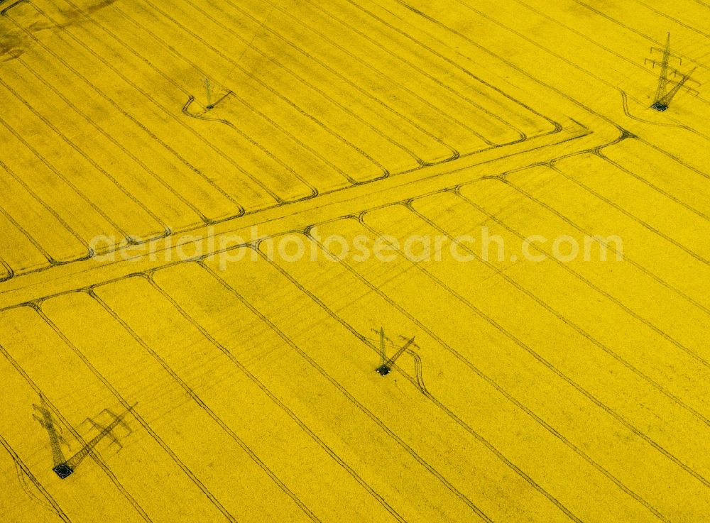 Aerial image Zerben - Transmission lines and acres in the county district of Elbe-Parey in the state of Saxony-Anhalt. The high voltage power lines are set up along the fields and acres in the district and the region. The different sizes, geometries and structures of the various fields are very well visible