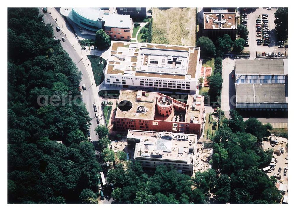 Berlin - Tiergarten from the bird's eye view: Österreichische Botschaft, Landesvertretung Baden-Würtemberg, Indische Botschaft, Neuerbaute Botschaft der Republik Südafrika an der Tiergartenstraße 17A, 18 in Berlin Tiergarten. Ein Projekt der Firma FÜSSLER GmbH & Co (Weinbrennerstraße 18 in 76135 Karlsruhe, Tel.: 0721-85004133) BERLIN 01.07.2003