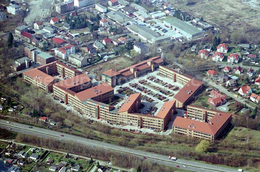 Aerial image Berlin-Pankow - Gewerbepark Pankow an der Autobahn im Bereich der Pankstr. 8 in 13127 Berlin. Ein Projekt der GSG Gewerbesiedlungs-Gesellschaft mbH