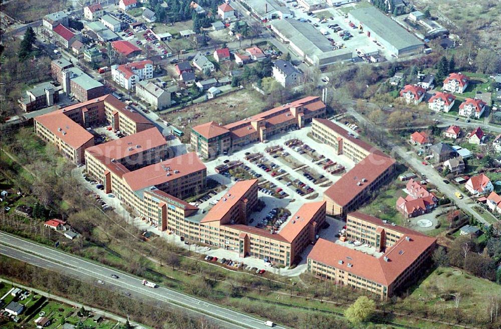 Berlin-Pankow from above - Gewerbepark Pankow an der Autobahn im Bereich der Pankstr. 8 in 13127 Berlin. Ein Projekt der GSG Gewerbesiedlungs-Gesellschaft mbH