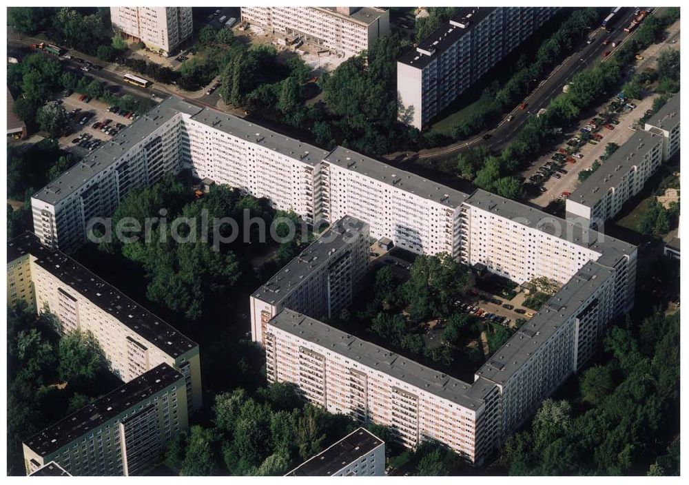 Aerial photograph Berlin Lichtenberg - 30.05.2004 Berlin Lichtenberg, Blick auf die Gebäude der Mellenseestr. 42-62, PRIMA Wohnbauten Privatisierungs-Managemant GmbH Lichtenberg, Kurfürstendamm 32, 10719 Berlin, Tel.: 212497-0, Fax.: 2110170,