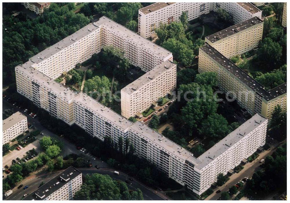 Aerial image Berlin Lichtenberg - 30.05.2004 Berlin Lichtenberg, Blick auf die Gebäude der Mellenseestr. 42-62, PRIMA Wohnbauten Privatisierungs-Managemant GmbH Lichtenberg, Kurfürstendamm 32, 10719 Berlin, Tel.: 212497-0, Fax.: 2110170,