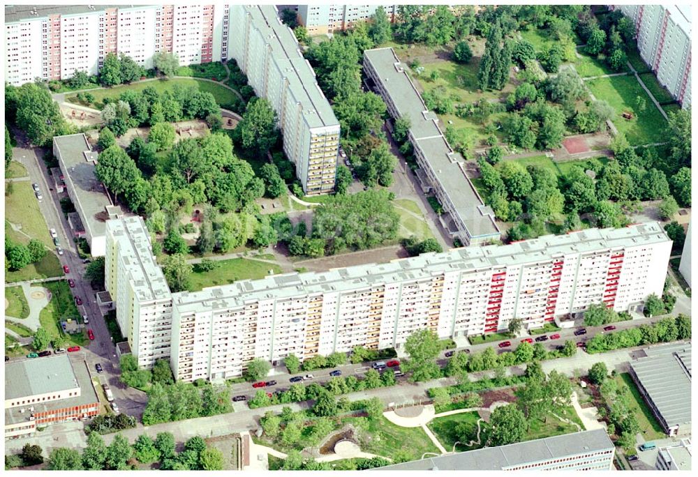 Aerial image Berlin Lichtenberg - 31.05.2004 Berlin Lichtenberg, Blick auf die Gebäude der Rudolf-Seifert-Straße 6-24, 10369 Berlin, der PRIMA Wohnbau Gesellschaft, PRIMA Wohnbauten Privatisierungs-Managemant GmbH Lichtenberg, Kurfürstendamm 32, 10719 Berlin, Tel.: 212497-0, Fax.: 2110170,