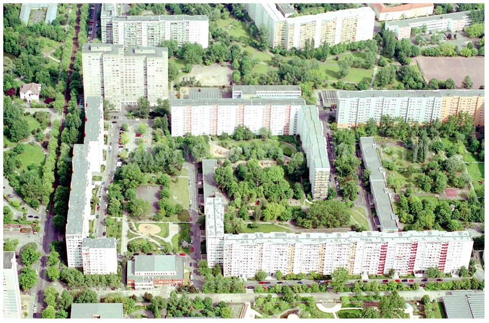 Aerial photograph Berlin Lichtenberg - 31.05.2004 Berlin Lichtenberg, Blick auf die Gebäude der Rudolf-Seifert-Straße 6-24, 10369 Berlin, der PRIMA Wohnbau Gesellschaft, PRIMA Wohnbauten Privatisierungs-Managemant GmbH Lichtenberg, Kurfürstendamm 32, 10719 Berlin, Tel.: 212497-0, Fax.: 2110170,