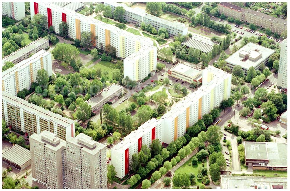 Aerial photograph Berlin Lichtenberg - 31.05.2004 Berlin Lichtenberg, Blick auf die Gebäude der Rudolf-Seifert-Straße 6-24, 10369 Berlin, der PRIMA Wohnbau Gesellschaft, PRIMA Wohnbauten Privatisierungs-Managemant GmbH Lichtenberg, Kurfürstendamm 32, 10719 Berlin, Tel.: 212497-0, Fax.: 2110170,