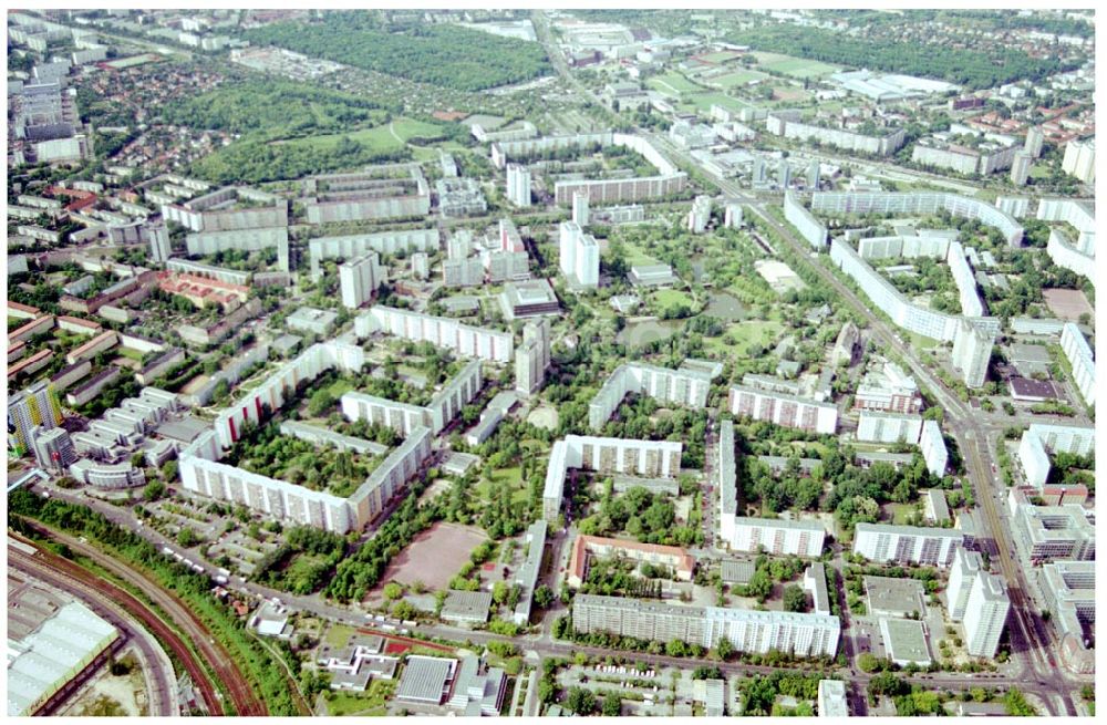 Berlin Lichtenberg from the bird's eye view: 31.05.2004 Berlin Lichtenberg, Blick auf die Gebäude der Rudolf-Seifert-Straße 6-24, 10369 Berlin, der PRIMA Wohnbau Gesellschaft, PRIMA Wohnbauten Privatisierungs-Managemant GmbH Lichtenberg, Kurfürstendamm 32, 10719 Berlin, Tel.: 212497-0, Fax.: 2110170,