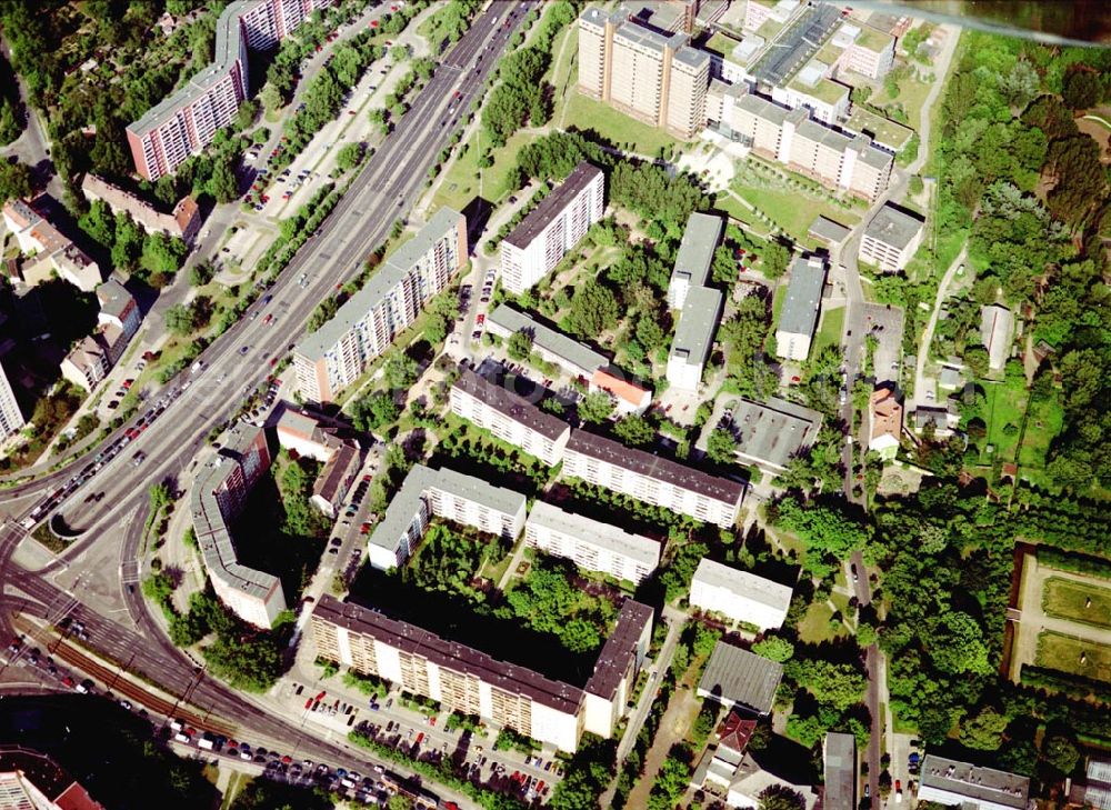 Berlin Lichtenberg from above - 31.05.2004 Berlin Lichtenberg, Blick auf die Gebäude der Köpitzer Straße 1-11, 10135 Berlin, der PRIMA Wohnbau Gesellschaft, PRIMA Wohnbauten Privatisierungs-Managemant GmbH Lichtenberg, Kurfürstendamm 32, 10719 Berlin, Tel.: 212497-0, Fax.: 2110170,