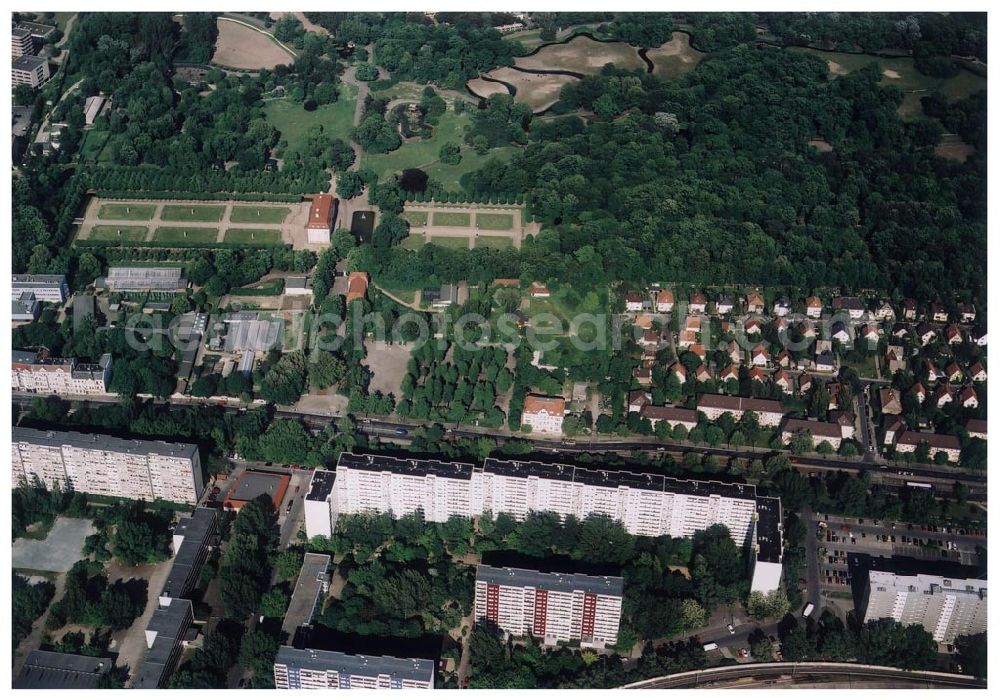 Berlin Lichtenberg from above - 31.05.2004 Berlin Lichtenberg, Blick auf die Gebäude der Franz-Mett-Straße 6,8,10, 10135 Berlin, der PRIMA Wohnbau Gesellschaft, PRIMA Wohnbauten Privatisierungs-Managemant GmbH Lichtenberg, Kurfürstendamm 32, 10719 Berlin, Tel.: 212497-0, Fax.: 2110170,