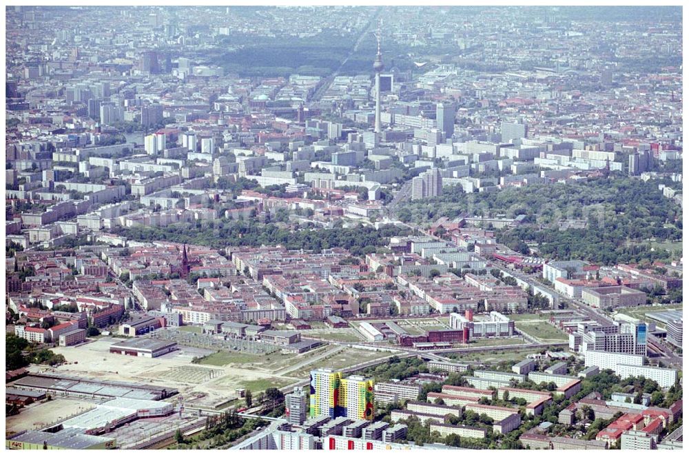 Berlin Lichtenberg / Mitte from the bird's eye view: 31.05.2004 Berlin mit Fernsehturm im Hintergrund, Umgebung Mitte, Tiergarten, Friedrichshain, Prenzlauerberg, Blick auf die Gebäude der Rudolf-Seiffert-Straße 6-24, 10369 Berlin, der PRIMA Wohnbau Gesellschaft, PRIMA Wohnbauten Privatisierungs-Managemant GmbH Lichtenberg, Kurfürstendamm 32, 10719 Berlin, Tel.: 212497-0, Fax.: 2110170,