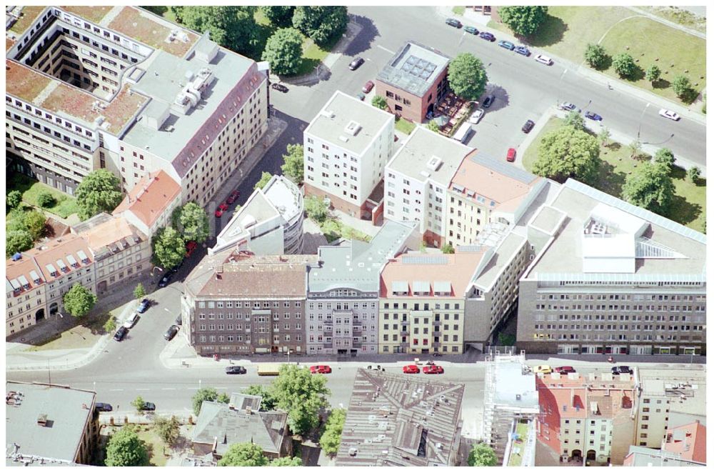 Berlin Mitte from above - 31.05.2004 Berlin Mitte, Blick auf die Gebäude der Hessische Straße 11, 10115 Berlin, der PRIMA Wohnbau Gesellschaft, PRIMA Wohnbauten Privatisierungs-Managemant GmbH Lichtenberg, Kurfürstendamm 32, 10719 Berlin, Tel.: 212497-0, Fax.: 2110170,