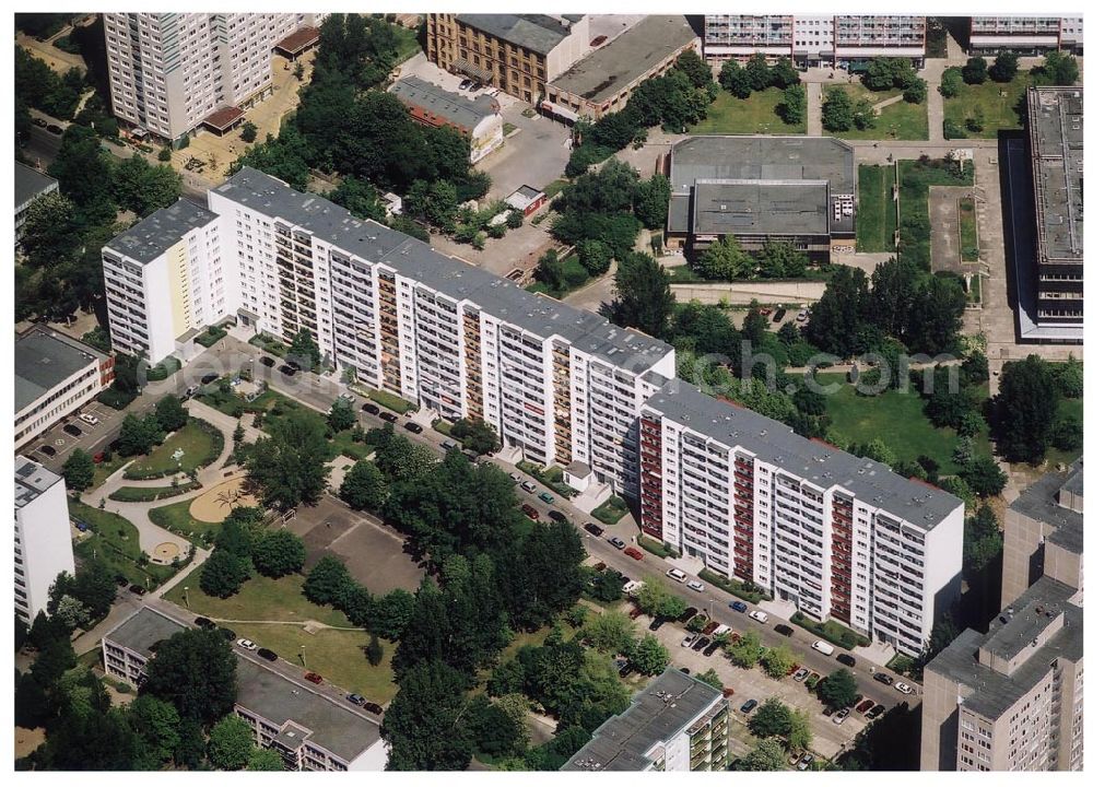 Berlin Lichtenberg from above - 31.05.2004 Berlin Lichtenberg, Blick auf die Gebäude der Rudolf-Seifert-Straße 6-24, 10369 Berlin, der PRIMA Wohnbau Gesellschaft, PRIMA Wohnbauten Privatisierungs-Managemant GmbH Lichtenberg, Kurfürstendamm 32, 10719 Berlin, Tel.: 212497-0, Fax.: 2110170,