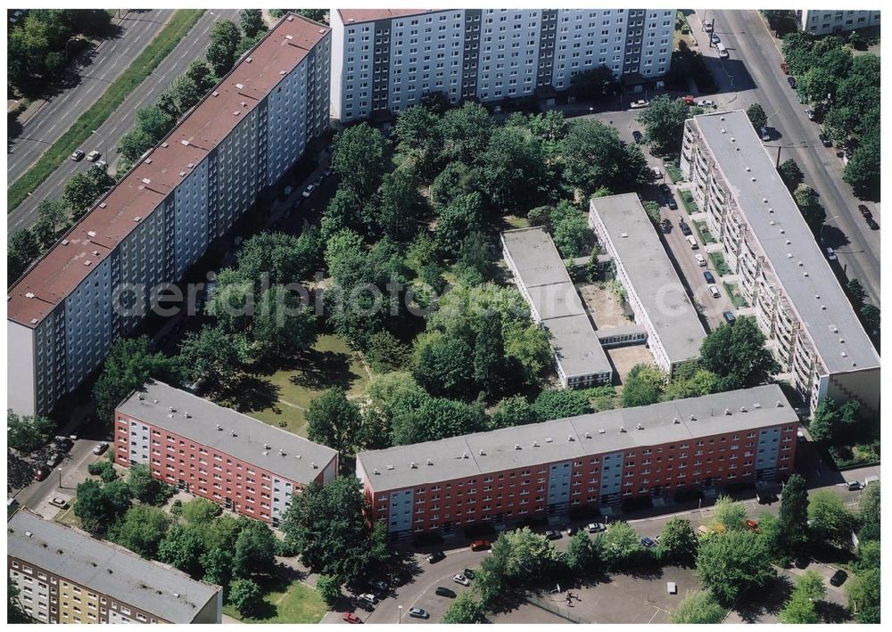 Aerial image Berlin Lichtenberg - 31.05.2004 Berlin Lichtenberg, Blick auf die Gebäude der Herbert-Tschäpe-Straße 6-28, 10369 Berlin, der PRIMA Wohnbau Gesellschaft, PRIMA Wohnbauten Privatisierungs-Managemant GmbH Lichtenberg, Kurfürstendamm 32, 10719 Berlin, Tel.: 212497-0, Fax.: 2110170,