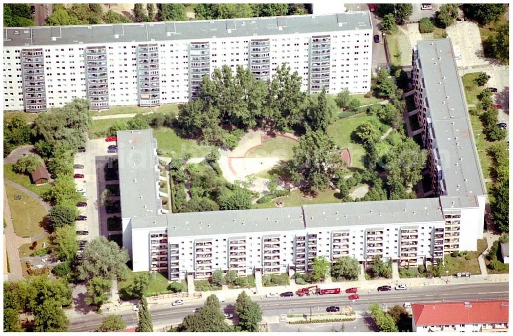 Aerial image Berlin Lichtenberg - 31.05.2004 Berlin Lichtenberg, Blick auf die Gebäude der Josef-Orlopp-Straße 15a-e,17-31, Vulkanstraße 50-57, 10367 Berlin, der PRIMA Wohnbau Gesellschaft, PRIMA Wohnbauten Privatisierungs-Managemant GmbH Lichtenberg, Kurfürstendamm 32, 10719 Berlin, Tel.: 212497-0, Fax.: 2110170,