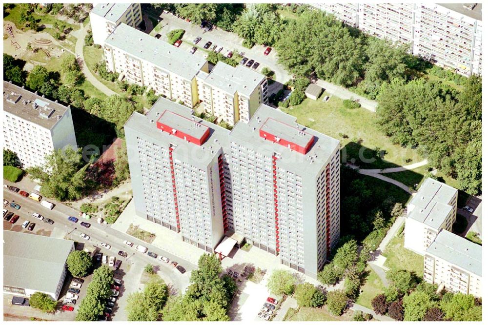 Berlin Lichtenberg from above - 31.05.2004 Berlin Lichtenberg, Blick auf die Gebäude der Coppistraße 10/12, 10365 Berlin, der PRIMA Wohnbau Gesellschaft, PRIMA Wohnbauten Privatisierungs-Managemant GmbH Lichtenberg, Kurfürstendamm 32, 10719 Berlin, Tel.: 212497-0, Fax.: 2110170,