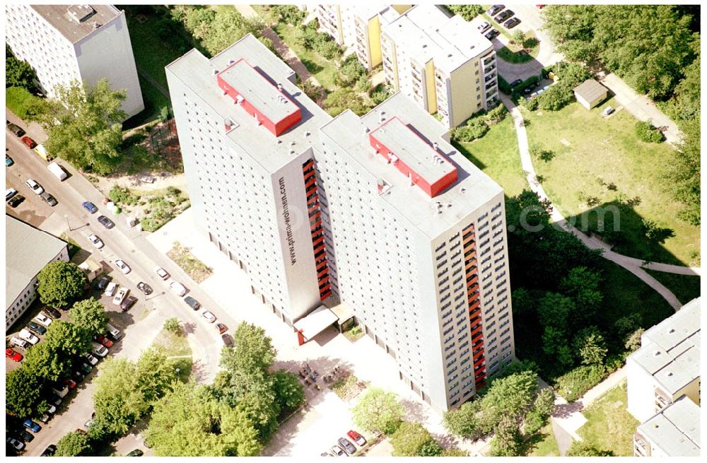 Aerial image Berlin Lichtenberg - 31.05.2004 Berlin Lichtenberg, Blick auf die Gebäude der Coppistraße 10/12, 10365 Berlin, der PRIMA Wohnbau Gesellschaft, PRIMA Wohnbauten Privatisierungs-Managemant GmbH Lichtenberg, Kurfürstendamm 32, 10719 Berlin, Tel.: 212497-0, Fax.: 2110170,