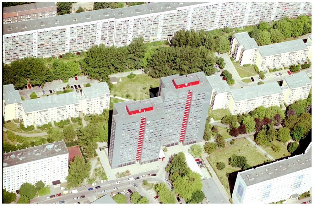 Berlin Lichtenberg from above - 31.05.2004 Berlin Lichtenberg, Blick auf die Gebäude der Coppistraße 10/12, 10365 Berlin, der PRIMA Wohnbau Gesellschaft, PRIMA Wohnbauten Privatisierungs-Managemant GmbH Lichtenberg, Kurfürstendamm 32, 10719 Berlin, Tel.: 212497-0, Fax.: 2110170,