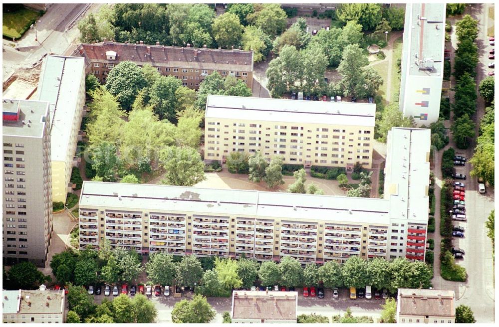 Aerial photograph 30.05.2004 - 30.05.2004 Berlin Lichtenberg, Blick auf die Gebäude der Robert-Uhrig-Straße 8-18, Paul-Gesche-Straße 13-15, Ribbecker Straße 1,1a.3,5, 10315 Berlin, der PRIMA Wohnbau Gesellschaft, PRIMA Wohnbauten Privatisierungs-Managemant GmbH Lichtenberg, Kurfürstendamm 32, 10719 Berlin, Tel.: 212497-0, Fax.: 2110170,