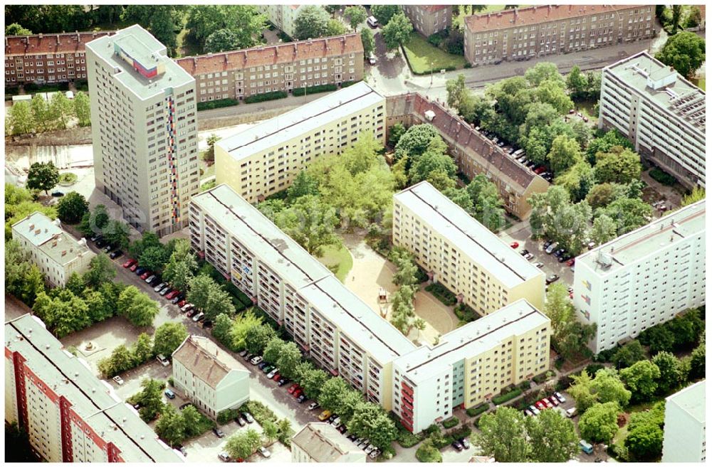 30.05.2004 from the bird's eye view: 30.05.2004 Berlin Lichtenberg, Blick auf die Gebäude der Robert-Uhrig-Straße 8-18, Paul-Gesche-Straße 13-15, Ribbecker Straße 1,1a.3,5, 10315 Berlin, der PRIMA Wohnbau Gesellschaft, PRIMA Wohnbauten Privatisierungs-Managemant GmbH Lichtenberg, Kurfürstendamm 32, 10719 Berlin, Tel.: 212497-0, Fax.: 2110170,