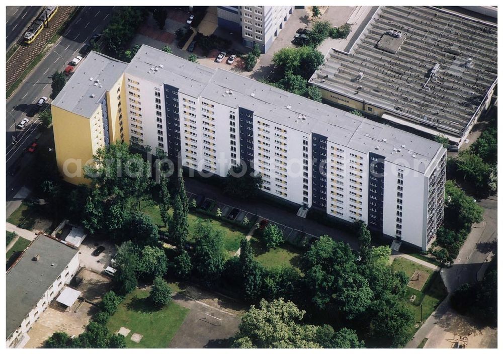 Berlin Lichtenberg from the bird's eye view: 30.05.2004 Berlin Lichtenberg, Blick auf die Gebäude der Möllendorfstraße 69-73, 10367 Berlin, der PRIMA Wohnbau Gesellschaft, PRIMA Wohnbauten Privatisierungs-Managemant GmbH Lichtenberg, Kurfürstendamm 32, 10719 Berlin, Tel.: 212497-0, Fax.: 2110170,