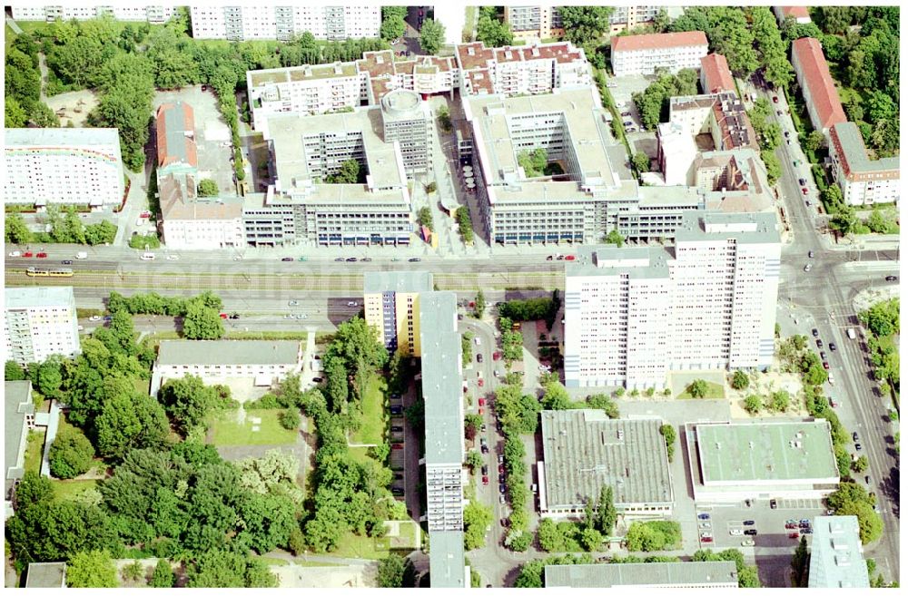 Aerial image Berlin Lichtenberg - 30.05.2004 Berlin Lichtenberg, Blick auf die Gebäude der Möllendorfstraße 69-73, 10367 Berlin, der PRIMA Wohnbau Gesellschaft, PRIMA Wohnbauten Privatisierungs-Managemant GmbH Lichtenberg, Kurfürstendamm 32, 10719 Berlin, Tel.: 212497-0, Fax.: 2110170,