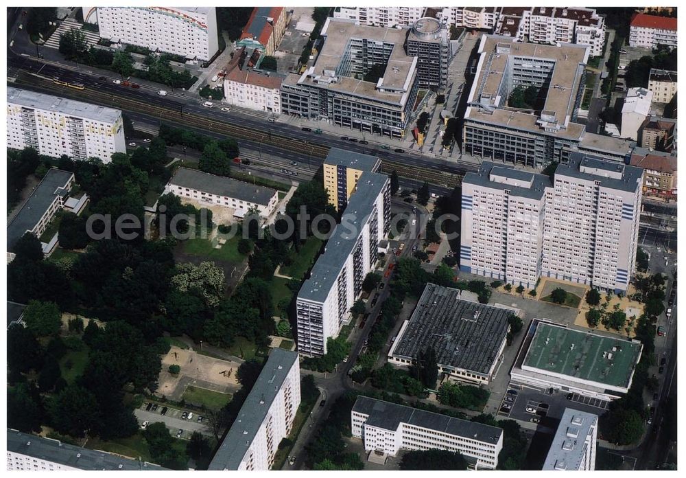 Aerial photograph Berlin Lichtenberg - 30.05.2004 Berlin Lichtenberg, Blick auf die Gebäude der Möllendorfstraße 69-73, 10367 Berlin, der PRIMA Wohnbau Gesellschaft, PRIMA Wohnbauten Privatisierungs-Managemant GmbH Lichtenberg, Kurfürstendamm 32, 10719 Berlin, Tel.: 212497-0, Fax.: 2110170,