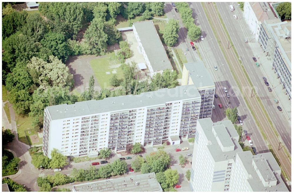 Berlin Lichtenberg from the bird's eye view: 30.05.2004 Berlin Lichtenberg, Blick auf die Gebäude der Möllendorfstraße 69-73, 10367 Berlin, der PRIMA Wohnbau Gesellschaft, PRIMA Wohnbauten Privatisierungs-Managemant GmbH Lichtenberg, Kurfürstendamm 32, 10719 Berlin, Tel.: 212497-0, Fax.: 2110170,