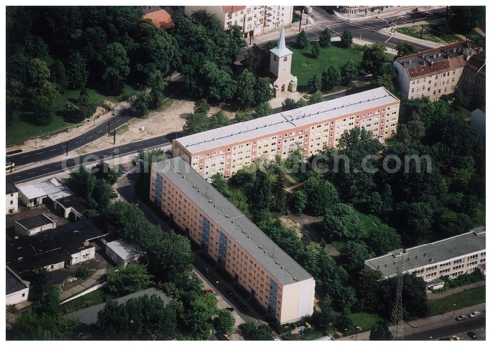 Berlin Lichtenberg from above - 30.05.2004 Berlin Lichtenberg, Blick auf die Gebäude der Möllendorfstraße 76-79a, 10367 Berlin, der PRIMA Wohnbau Gesellschaft, PRIMA Wohnbauten Privatisierungs-Managemant GmbH Lichtenberg, Kurfürstendamm 32, 10719 Berlin, Tel.: 212497-0, Fax.: 2110170,