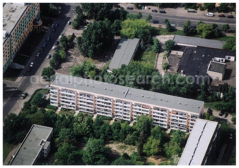 Berlin Lichtenberg from the bird's eye view: 30.05.2004 Berlin Lichtenberg, Blick auf die Gebäude der Möllendorfstraße 76-79a, 10367 Berlin, der PRIMA Wohnbau Gesellschaft, PRIMA Wohnbauten Privatisierungs-Managemant GmbH Lichtenberg, Kurfürstendamm 32, 10719 Berlin, Tel.: 212497-0, Fax.: 2110170,