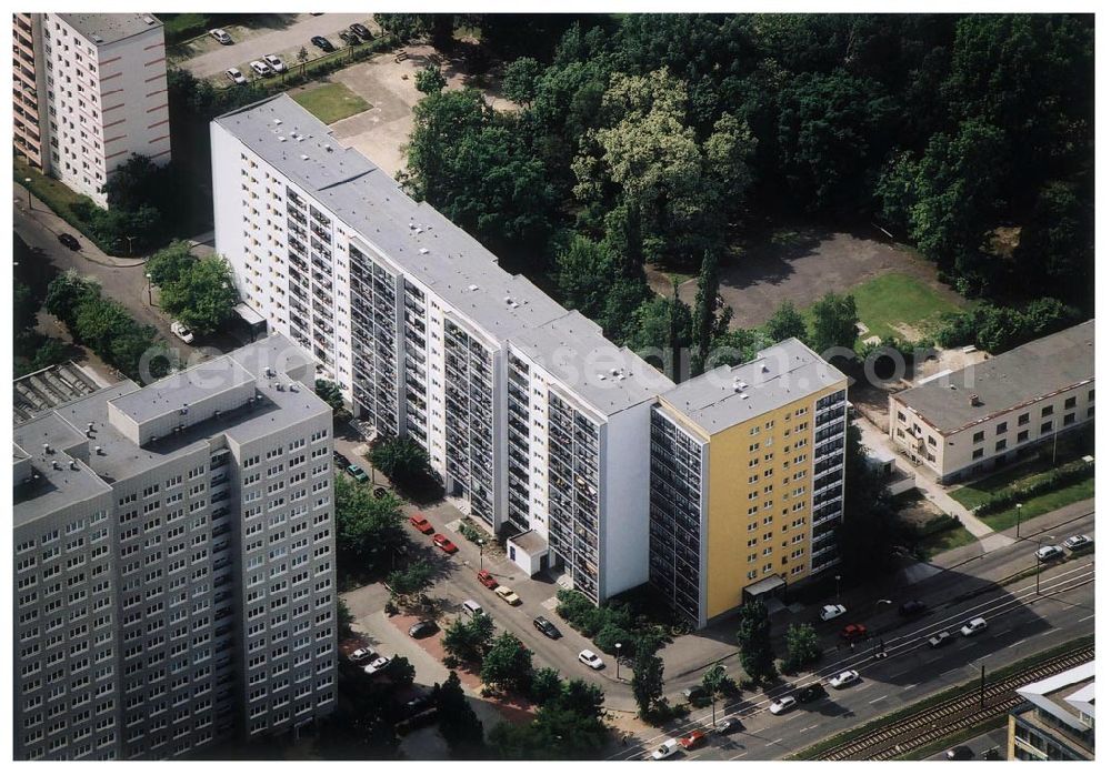 Aerial image Berlin Lichtenberg - 30.05.2004 Berlin Lichtenberg, Blick auf die Gebäude der Möllendorfstraße 69-73, 10367 Berlin, der PRIMA Wohnbau Gesellschaft, PRIMA Wohnbauten Privatisierungs-Managemant GmbH Lichtenberg, Kurfürstendamm 32, 10719 Berlin, Tel.: 212497-0, Fax.: 2110170,