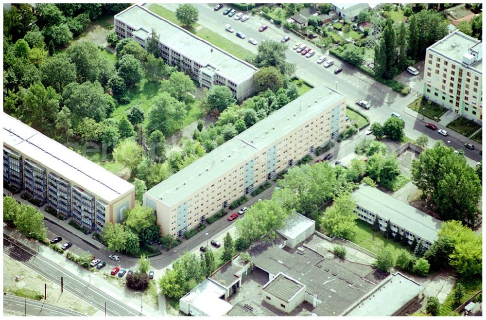 Berlin Lichtenberg from the bird's eye view: 30.05.2004 Berlin Lichtenberg, Blick auf die Gebäude der Möllendorfstraße 76-79a, 10367 Berlin, der PRIMA Wohnbau Gesellschaft, PRIMA Wohnbauten Privatisierungs-Managemant GmbH Lichtenberg, Kurfürstendamm 32, 10719 Berlin, Tel.: 212497-0, Fax.: 2110170,