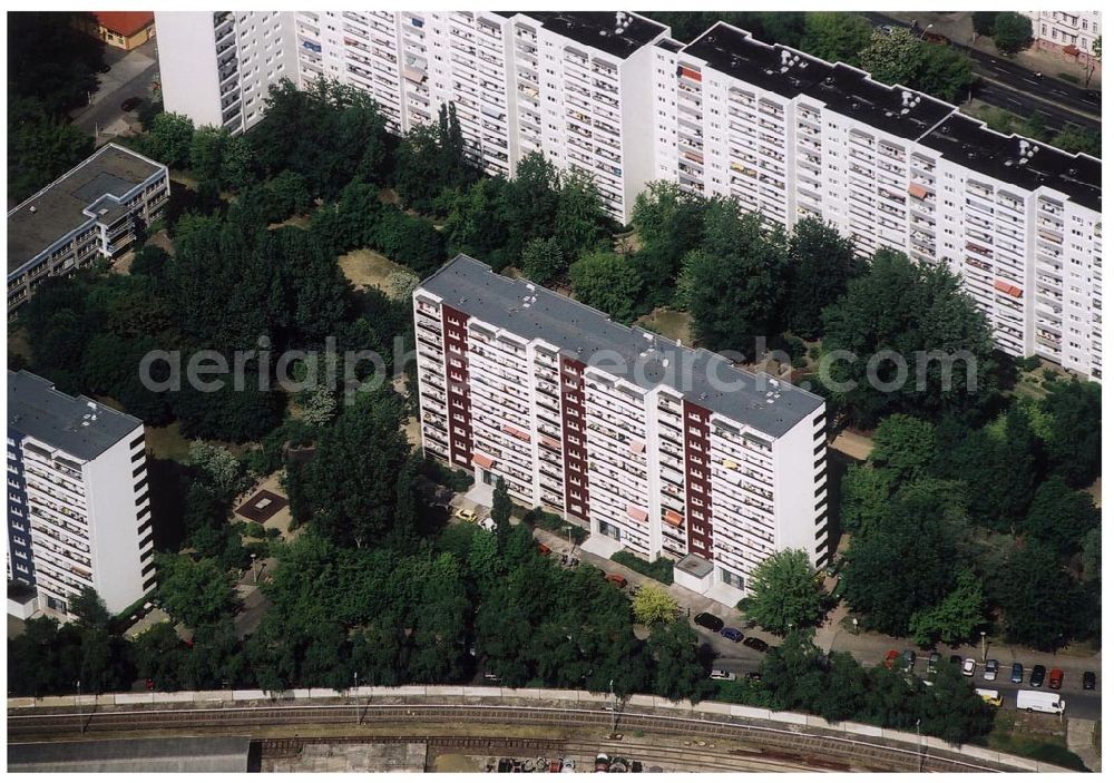 Berlin Lichtenberg from the bird's eye view: 30.05.2004 Berlin Lichtenberg, Blick auf die Gebäude der Franz-Mett-Straße 6,8,10, 10135 Berlin, der PRIMA Wohnbau Gesellschaft, PRIMA Wohnbauten Privatisierungs-Managemant GmbH Lichtenberg, Kurfürstendamm 32, 10719 Berlin, Tel.: 212497-0, Fax.: 2110170,