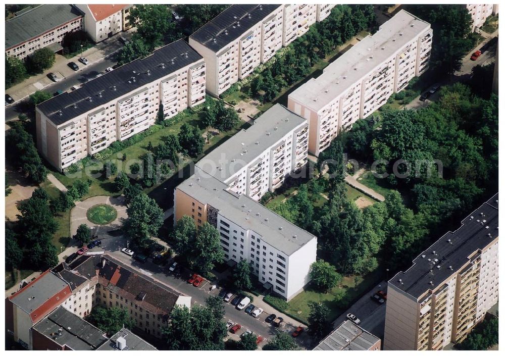 Aerial image Berlin Lichtenberg - 30.05.2004 Berlin Lichtenberg, Blick auf die Gebäude der Köpitzer Strasse,10315 Berlin, PRIMA Wohnbauten Privatisierungs-Managemant GmbH Lichtenberg, Kurfürstendamm 32, 10719 Berlin, Tel.: 212497-0, Fax.: 2110170,