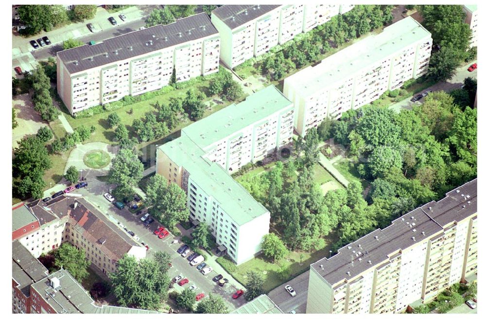 Aerial photograph Berlin Lichtenberg - 30.05.2004 Berlin Lichtenberg, Blick auf die Gebäude der Köpitzer Strasse in 10315 Berlin, PRIMA Wohnbauten Privatisierungs-Managemant GmbH Lichtenberg, Kurfürstendamm 32, 10719 Berlin, Tel.: 212497-0, Fax.: 2110170,