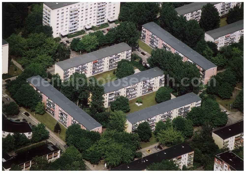 Aerial image Berlin Lichtenberg - 30.05.2004 Berlin Lichtenberg, Blick auf die Gebäude der Moldaustraße 14-20/ 20-30, 10319 Berlin, der PRIMA Wohnbau Gesellschaft, PRIMA Wohnbauten Privatisierungs-Managemant GmbH Lichtenberg, Kurfürstendamm 32, 10719 Berlin, Tel.: 212497-0, Fax.: 2110170,