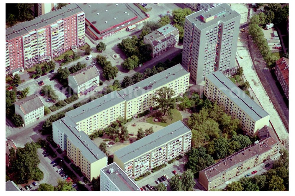 Aerial image Berlin Lichtenberg - 30.05.2004 Berlin Lichtenberg, Blick auf die Gebäude der Robert-Uhrig-Straße 8-18, Paul-Gesche-Straße 13-15, Ribbecker Straße 1,1a.3,5, 10315 Berlin, der PRIMA Wohnbau Gesellschaft, PRIMA Wohnbauten Privatisierungs-Managemant GmbH Lichtenberg, Kurfürstendamm 32, 10719 Berlin, Tel.: 212497-0, Fax.: 2110170,