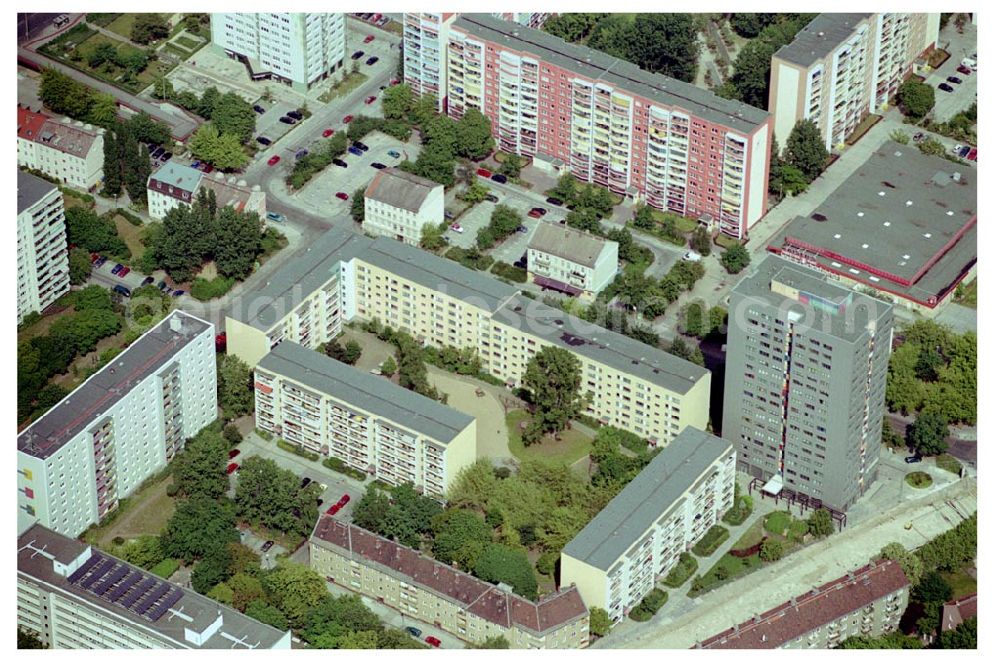 Berlin Lichtenberg from above - 30.05.2004 Berlin Lichtenberg, Blick auf die Gebäude der Robert-Uhrig-Straße 8-18, Paul-Gesche-Straße 13-15, Ribbecker Straße 1,1a.3,5, 10315 Berlin, der PRIMA Wohnbau Gesellschaft, PRIMA Wohnbauten Privatisierungs-Managemant GmbH Lichtenberg, Kurfürstendamm 32, 10719 Berlin, Tel.: 212497-0, Fax.: 2110170,