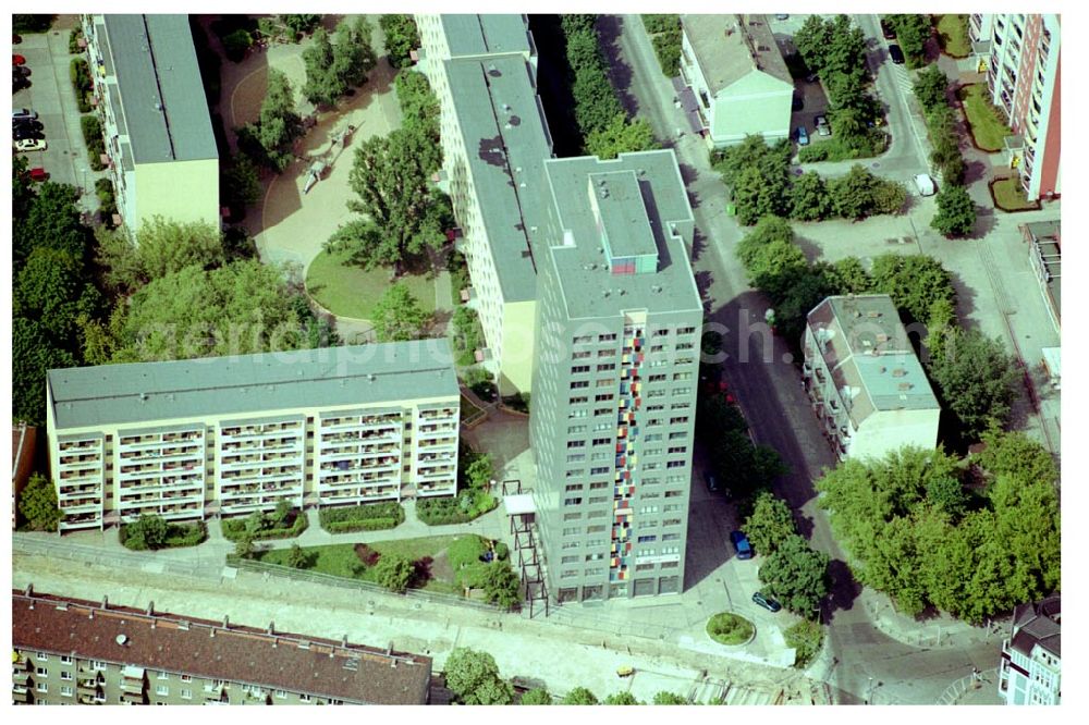 Berlin Lichtenberg from the bird's eye view: 30.05.2004 Berlin Lichtenberg, Blick auf die Gebäude der Robert-Uhrig-Straße 8-18, Paul-Gesche-Straße 13-15, Ribbecker Straße 1,1a.3,5, 10315 Berlin, der PRIMA Wohnbau Gesellschaft, PRIMA Wohnbauten Privatisierungs-Managemant GmbH Lichtenberg, Kurfürstendamm 32, 10719 Berlin, Tel.: 212497-0, Fax.: 2110170,