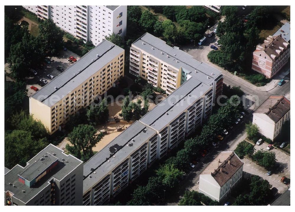 Berlin Lichtenberg from above - 30.05.2004 Berlin Lichtenberg, Blick auf die Gebäude der Robert-Uhrig-Straße 8-18, Paul-Gesche-Straße 13-15, Ribbecker Straße 1,1a.3,5, 10315 Berlin, der PRIMA Wohnbau Gesellschaft, PRIMA Wohnbauten Privatisierungs-Managemant GmbH Lichtenberg, Kurfürstendamm 32, 10719 Berlin, Tel.: 212497-0, Fax.: 2110170,