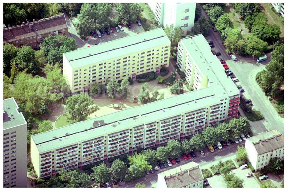 Aerial image Berlin Lichtenberg - 30.05.2004 Berlin Lichtenberg, Blick auf die Gebäude der Robert-Uhrig-Straße 8-18, Paul-Gesche-Straße 13-15, Ribbecker Straße 1,1a.3,5, 10315 Berlin, der PRIMA Wohnbau Gesellschaft, PRIMA Wohnbauten Privatisierungs-Managemant GmbH Lichtenberg, Kurfürstendamm 32, 10719 Berlin, Tel.: 212497-0, Fax.: 2110170,