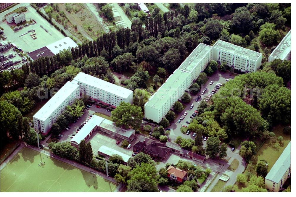 Aerial photograph Berlin Lichtenberg - 31.05.2004 Berlin Lichtenberg, Blick auf die Gebäude der Huronseestraße 88-102, 10319 Berlin, der PRIMA Wohnbau Gesellschaft, PRIMA Wohnbauten Privatisierungs-Managemant GmbH Lichtenberg, Kurfürstendamm 32, 10719 Berlin, Tel.: 212497-0, Fax.: 2110170,