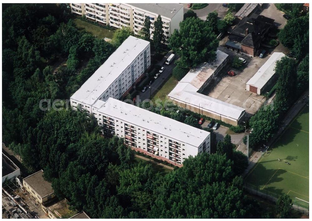 Aerial image Berlin Lichtenberg - 31.05.2004 Berlin Lichtenberg, Blick auf die Gebäude der Huronseestraße 88-102, 10319 Berlin, der PRIMA Wohnbau Gesellschaft, PRIMA Wohnbauten Privatisierungs-Managemant GmbH Lichtenberg, Kurfürstendamm 32, 10719 Berlin, Tel.: 212497-0, Fax.: 2110170,