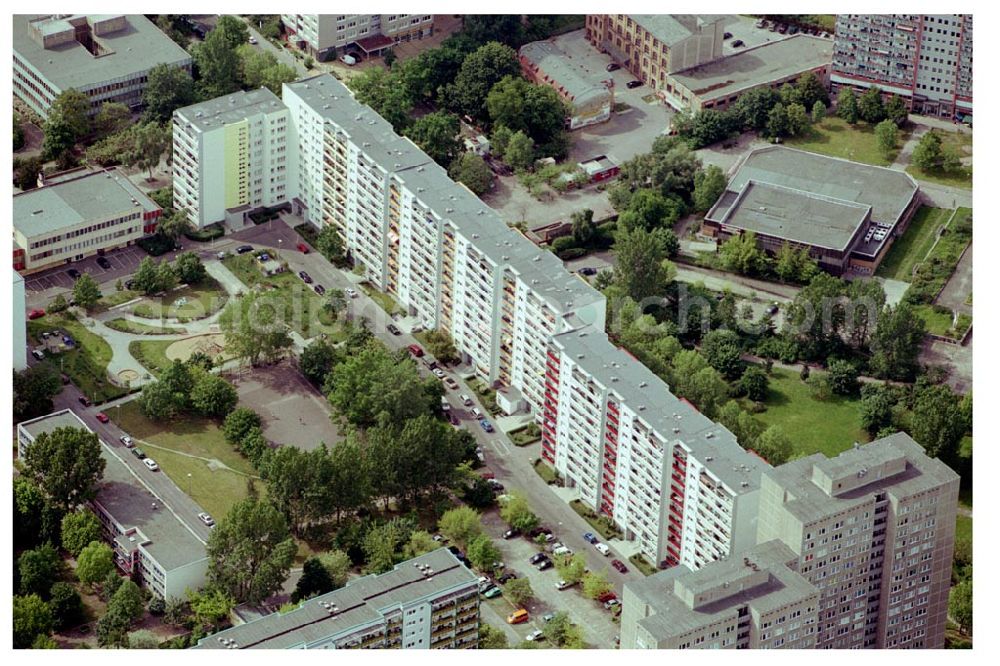 Aerial image Berlin Lichtenberg - 30.05.2004 Berlin Lichtenberg, Blick auf die Gebäude der Rudolf-Seifert-Straße 6-24 und 13-29, 10369 Berlin, der PRIMA Wohnbau Gesellschaft, PRIMA Wohnbauten Privatisierungs-Managemant GmbH Lichtenberg, Kurfürstendamm 32, 10719 Berlin, Tel.: 212497-0, Fax.: 2110170,