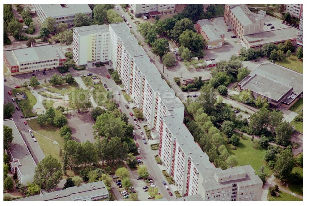 Aerial photograph Berlin Lichtenberg - 30.05.2004 Berlin Lichtenberg, Blick auf die Gebäude der Rudolf-Seifert-Straße 6-24 und 13-29, 10369 Berlin, der PRIMA Wohnbau Gesellschaft, PRIMA Wohnbauten Privatisierungs-Managemant GmbH Lichtenberg, Kurfürstendamm 32, 10719 Berlin, Tel.: 212497-0, Fax.: 2110170,