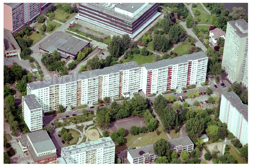 Aerial image Berlin Lichtenberg - 30.05.2004 Berlin Lichtenberg, Blick auf die Gebäude der Rudolf-Seifert-Straße 6-24 und 13-29, 10369 Berlin, der PRIMA Wohnbau Gesellschaft, PRIMA Wohnbauten Privatisierungs-Managemant GmbH Lichtenberg, Kurfürstendamm 32, 10719 Berlin, Tel.: 212497-0, Fax.: 2110170,