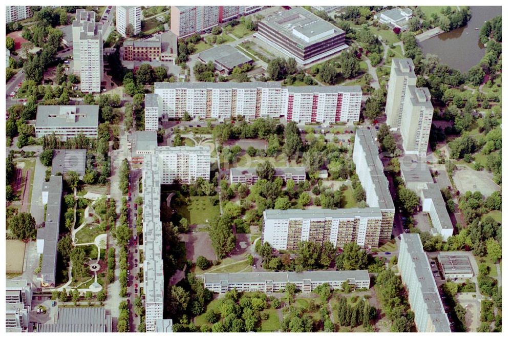 Berlin Lichtenberg from above - 30.05.2004 Berlin Lichtenberg, Blick auf die Gebäude der Rudolf-Seifert-Straße 6-24 und 13-29, 10369 Berlin, der PRIMA Wohnbau Gesellschaft, PRIMA Wohnbauten Privatisierungs-Managemant GmbH Lichtenberg, Kurfürstendamm 32, 10719 Berlin, Tel.: 212497-0, Fax.: 2110170,