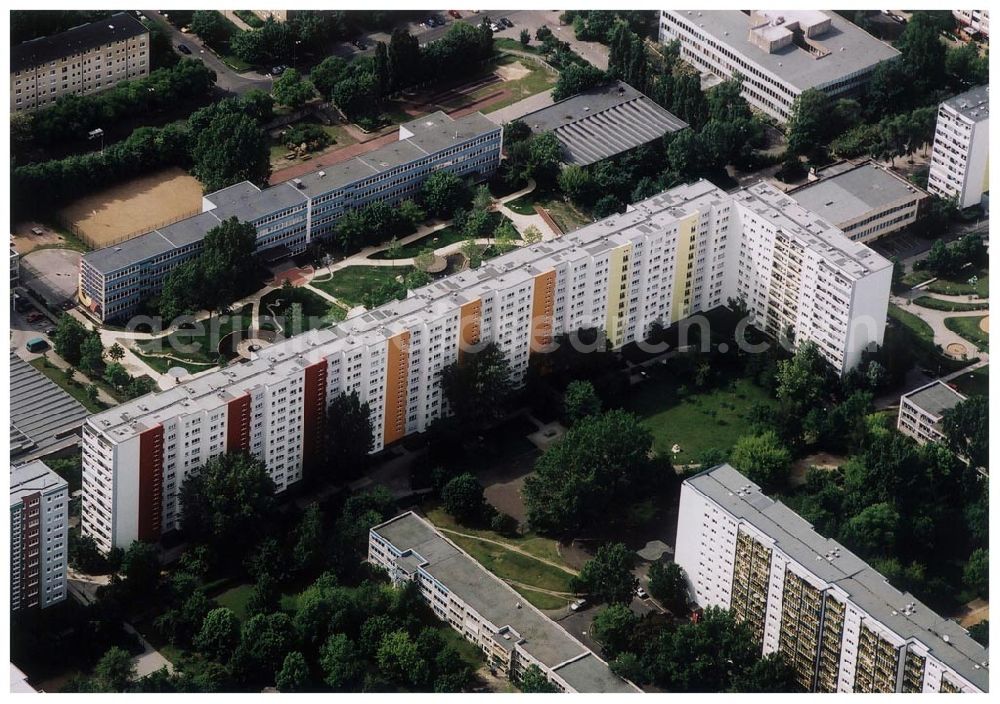 Aerial image Berlin Lichtenberg - 30.05.2004 Berlin Lichtenberg, Blick auf die Gebäude der Rudolf-Seifert-Straße 6-24 und 13-29, 10369 Berlin, der PRIMA Wohnbau Gesellschaft, PRIMA Wohnbauten Privatisierungs-Managemant GmbH Lichtenberg, Kurfürstendamm 32, 10719 Berlin, Tel.: 212497-0, Fax.: 2110170,