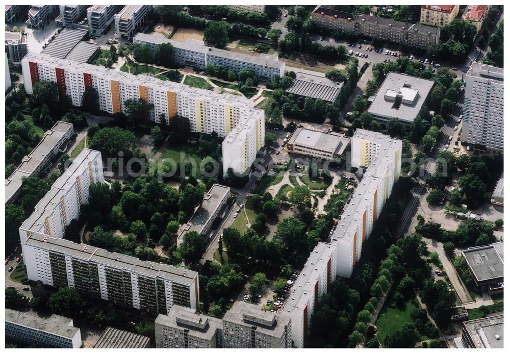 Aerial photograph Berlin Lichtenberg - 30.05.2004 Berlin Lichtenberg, Blick auf die Gebäude der Rudolf-Seifert-Straße 6-24 und 13-29, 10369 Berlin, der PRIMA Wohnbau Gesellschaft, PRIMA Wohnbauten Privatisierungs-Managemant GmbH Lichtenberg, Kurfürstendamm 32, 10719 Berlin, Tel.: 212497-0, Fax.: 2110170,