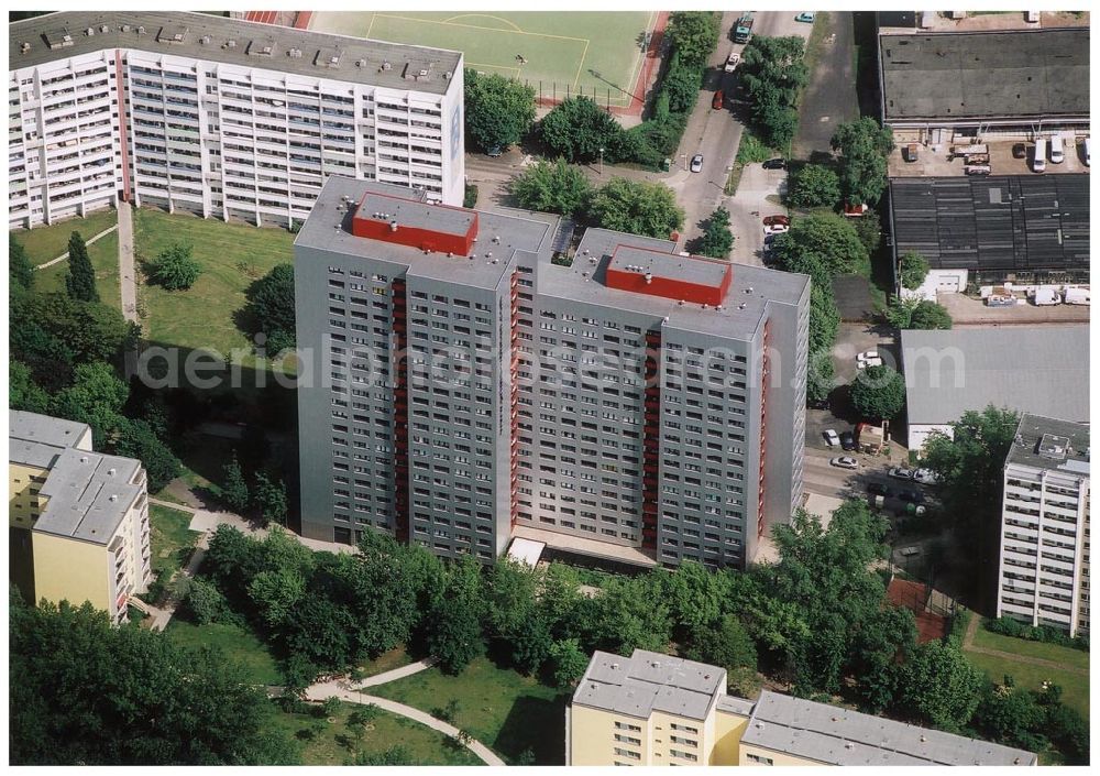 Berlin Lichtenberg from above - 31.05.2004 Berlin Lichtenberg, Blick auf die Gebäude der Coppistraße 10-12, 10135 Berlin, der PRIMA Wohnbau Gesellschaft, PRIMA Wohnbauten Privatisierungs-Managemant GmbH Lichtenberg, Kurfürstendamm 32, 10719 Berlin, Tel.: 212497-0, Fax.: 2110170,